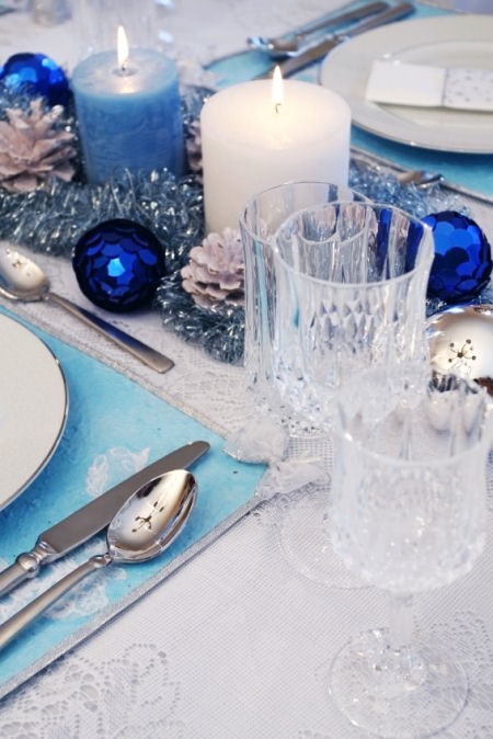 blue christmas table decoration idea
