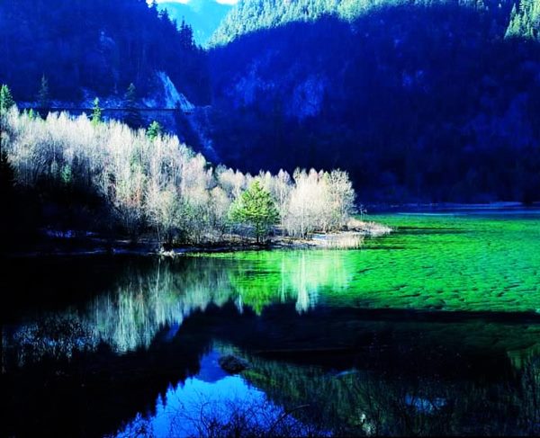  valley Jiuzhaigou -Valley of Nine Villages- is a spectacular national park-Sierra Min Shan, China