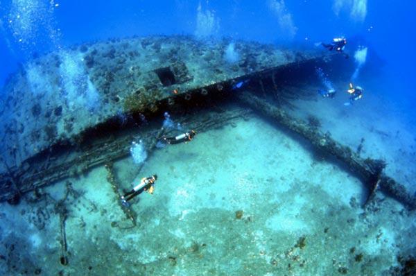 RMS Rhone shipwreck , Salt Island, British Virgin Islands