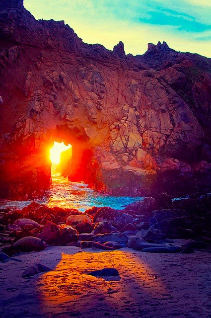 The stunning light at Keyhole Arch 2