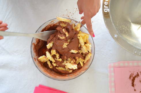 chocolate dessert recipe with Greek yogurt , honey and nuts 8