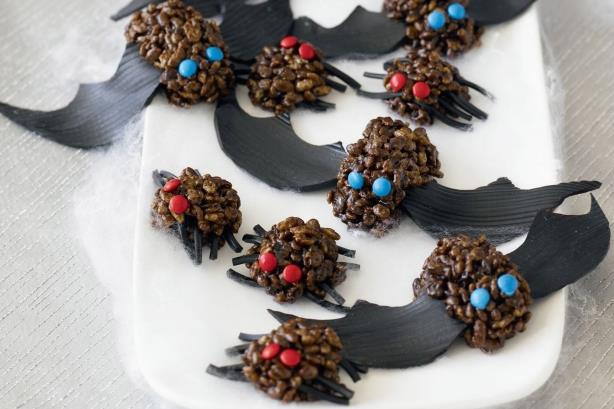 Easy and cute spider cracklers halloween recipe