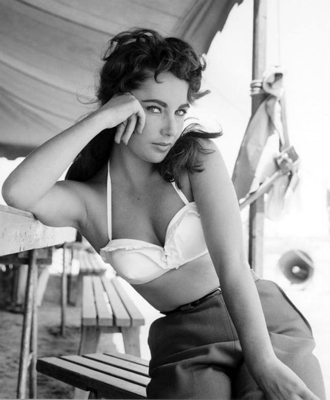 Black and White Photos of world's most beautiful women 6