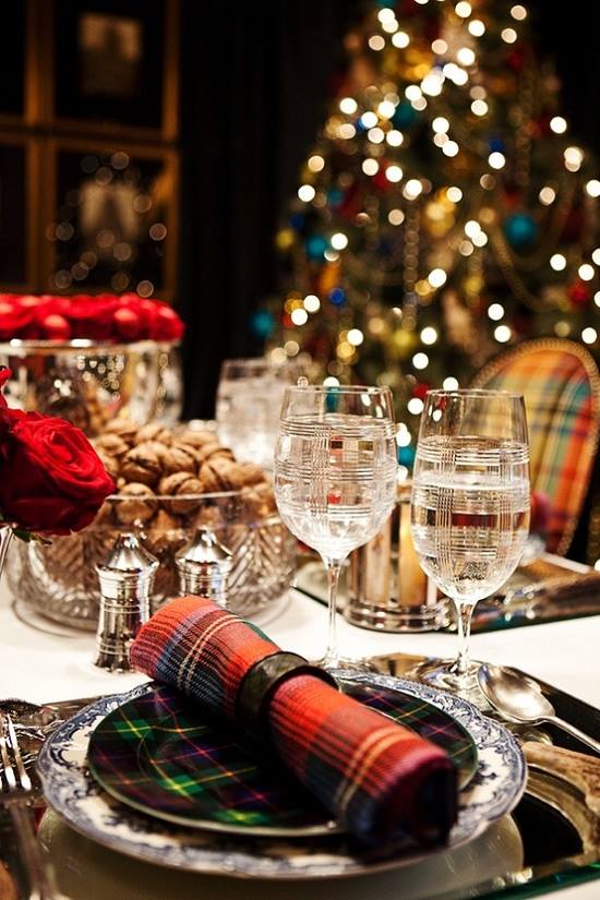 creative christmas table decor ideas with red color 11