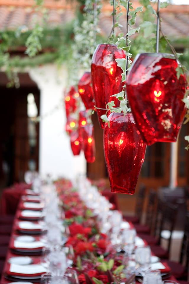 creative christmas table decor ideas with red color 14