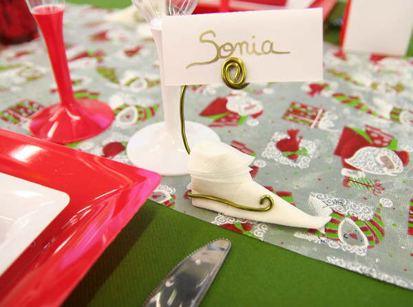 creative christmas table decor ideas with red green color 8