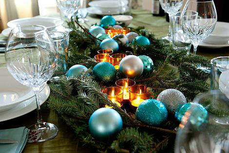 creative christmas table decor ideas with blue silver color 17