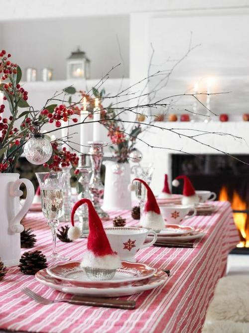 creative christmas table decor ideas with pink red color 7