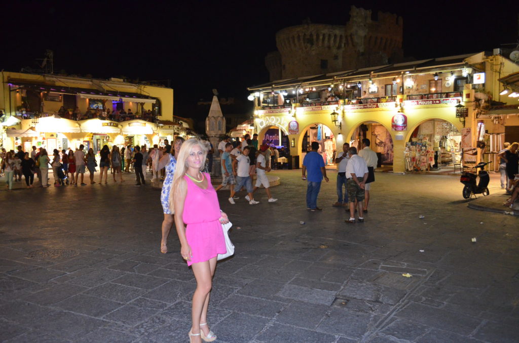 interesting things to see in island Rhodes, old city nightlife 2