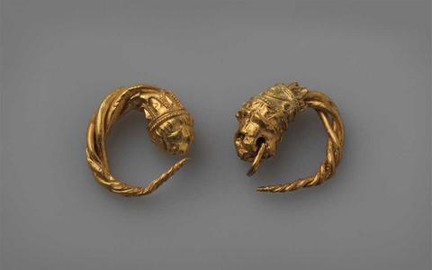 important archaeological discovery in Vergina, earrings
