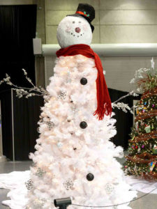 Celebrate the season anew with a Frosty the Snowman-inspired Christmas tree