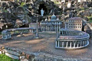 most unusual parks around the world, Grotto 2